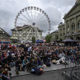Les fans, ici à la fanzone de Berne dimanche durant la finale, ont répondu présents durant l'Euro 2025. La manifestation n'a pas connu d'incidents notables dans les villes hôtes. KEYSTONE/CHRISTIAN BEUTLER